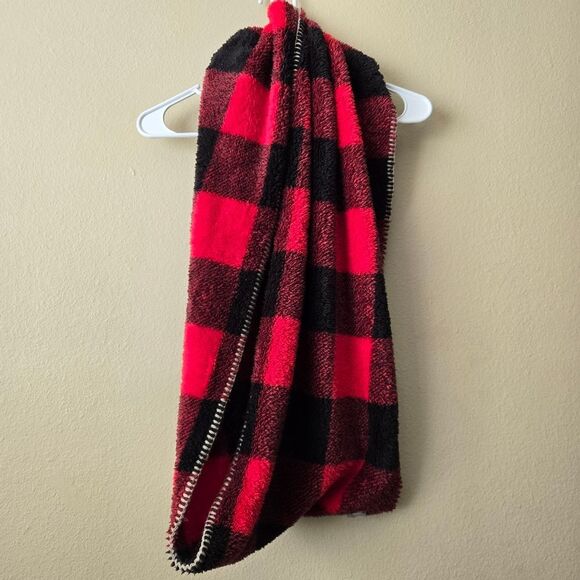 VINCE CAMUTO Red Buffalo Plaid Infinity Scarf NWT - Picture 2 of 6